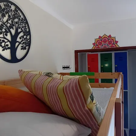 Paz & - Peace & Gasthuis Nazaré